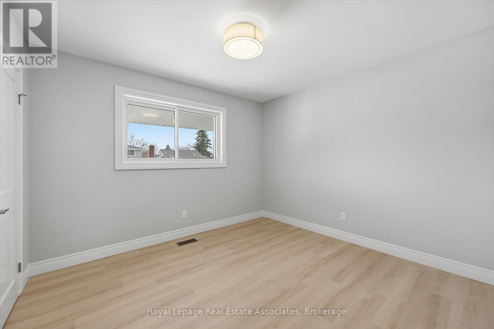 26 Geneva Drive, Hamilton, Ontario  L9C 3Z5 - Photo 10 - X12930162