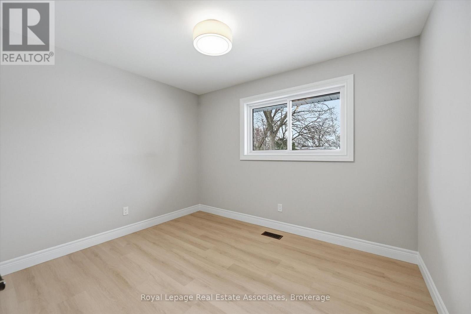 26 Geneva Drive, Hamilton, Ontario  L9C 3Z5 - Photo 13 - X12930162