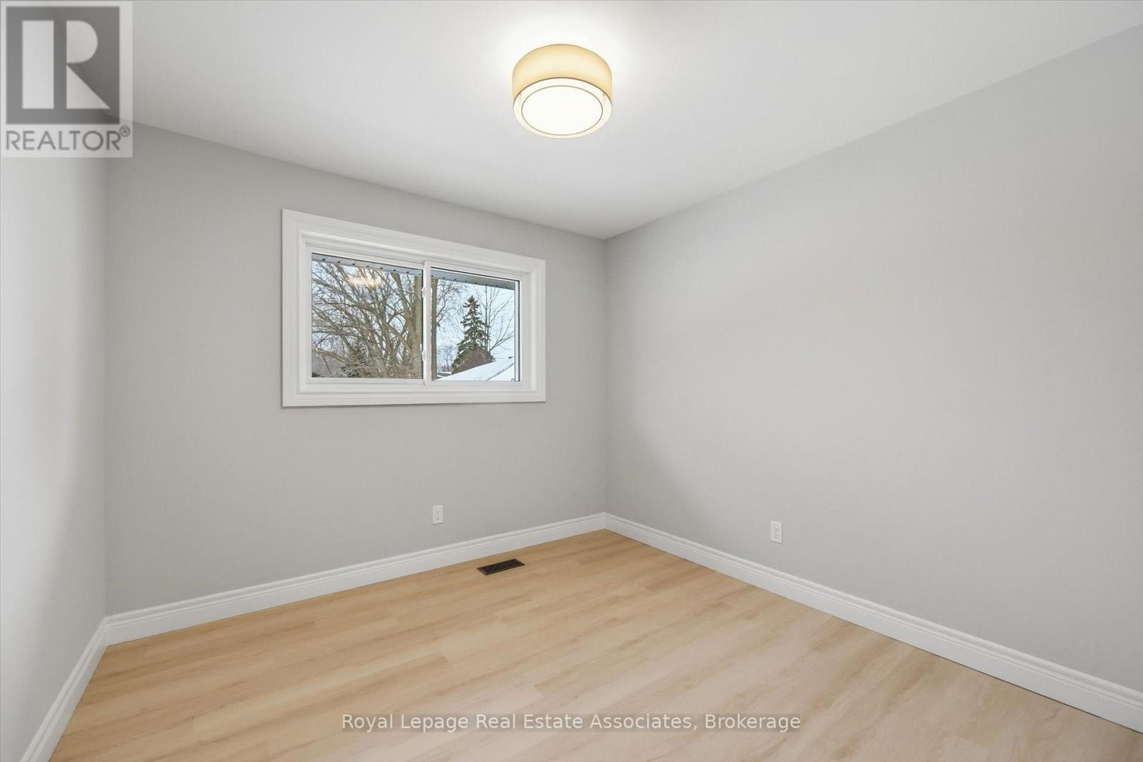 26 Geneva Drive, Hamilton, Ontario  L9C 3Z5 - Photo 16 - X12930162