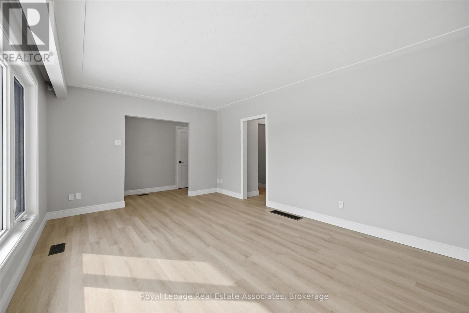 26 Geneva Drive, Hamilton, Ontario  L9C 3Z5 - Photo 6 - X12930162