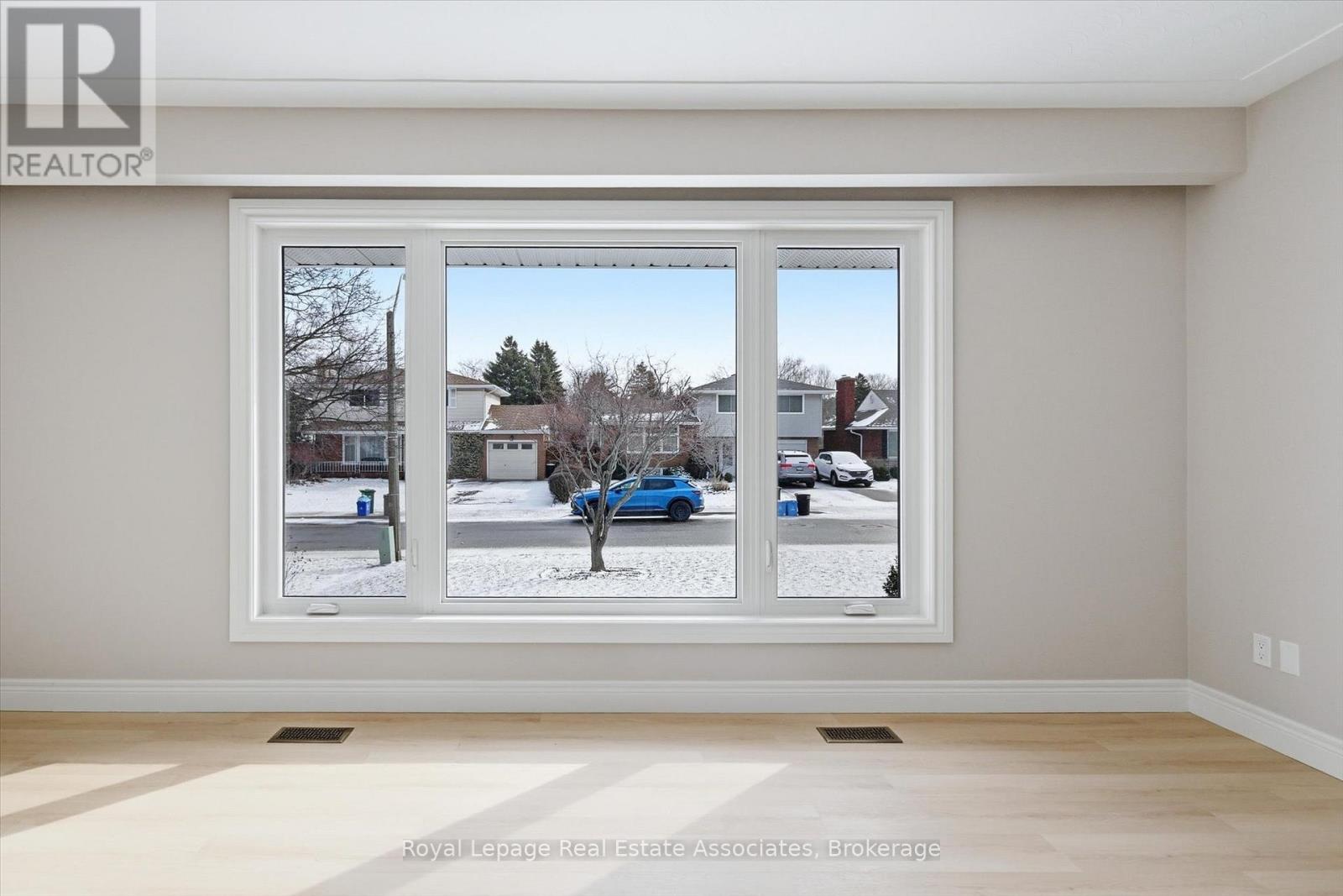 26 Geneva Drive, Hamilton, Ontario  L9C 3Z5 - Photo 9 - X12930162