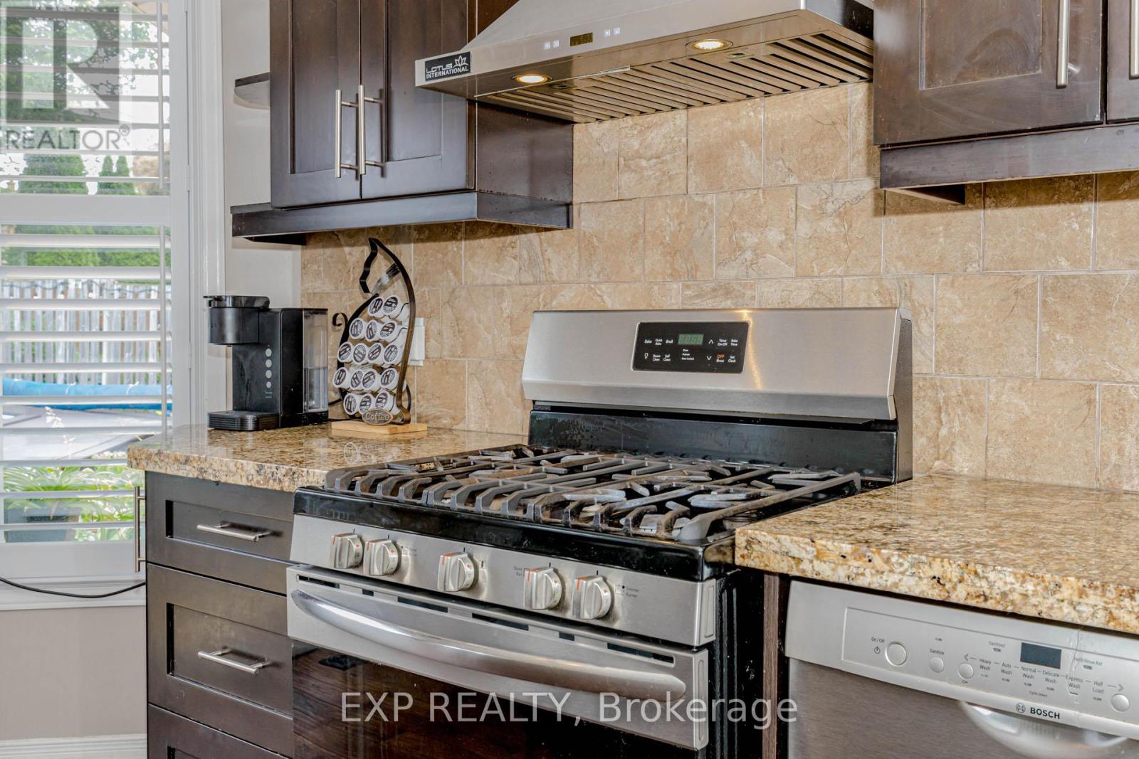 32 Vineberg Drive, Hamilton, Ontario  L9B 2P6 - Photo 13 - X12930170