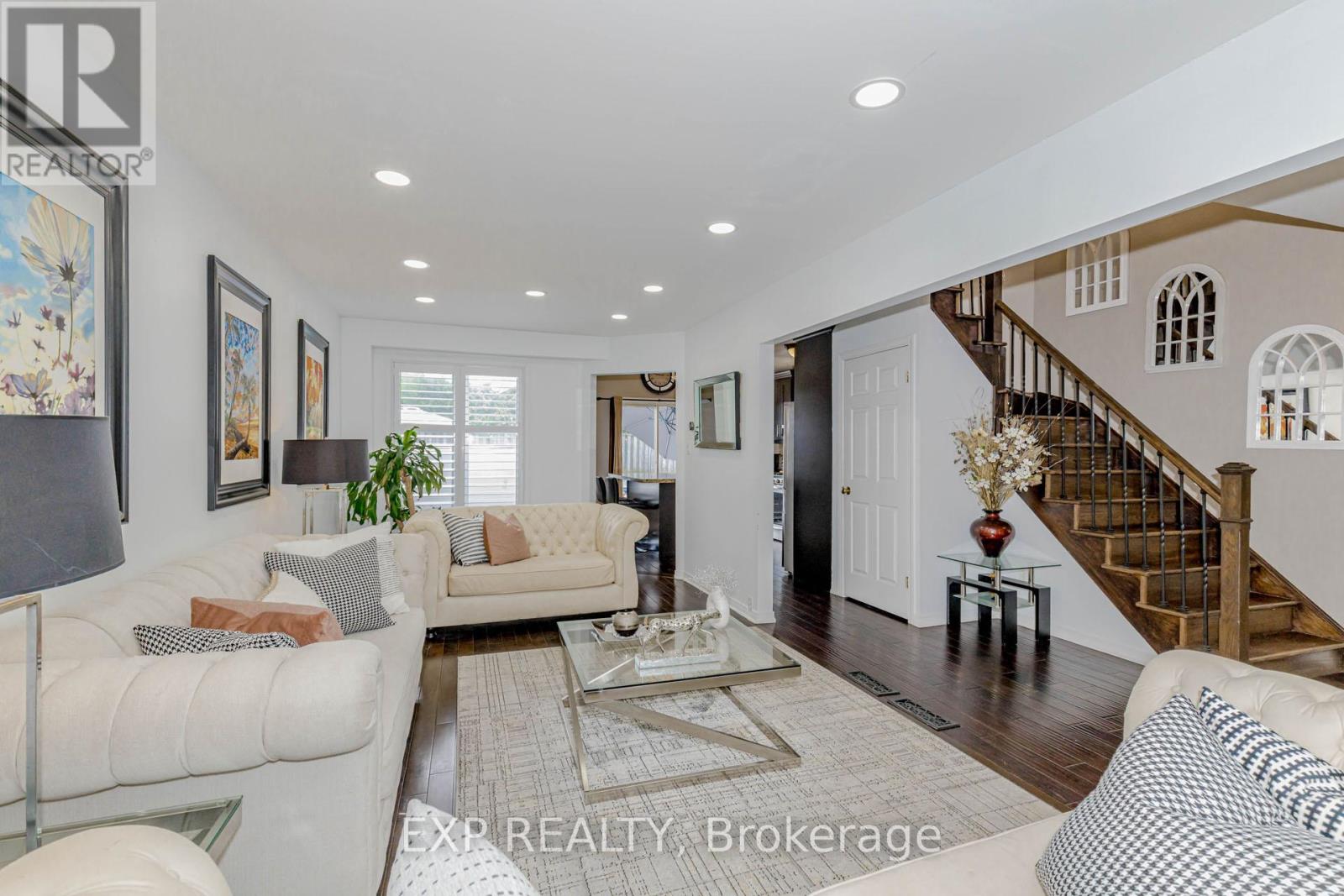 32 Vineberg Drive, Hamilton, Ontario  L9B 2P6 - Photo 8 - X12930170