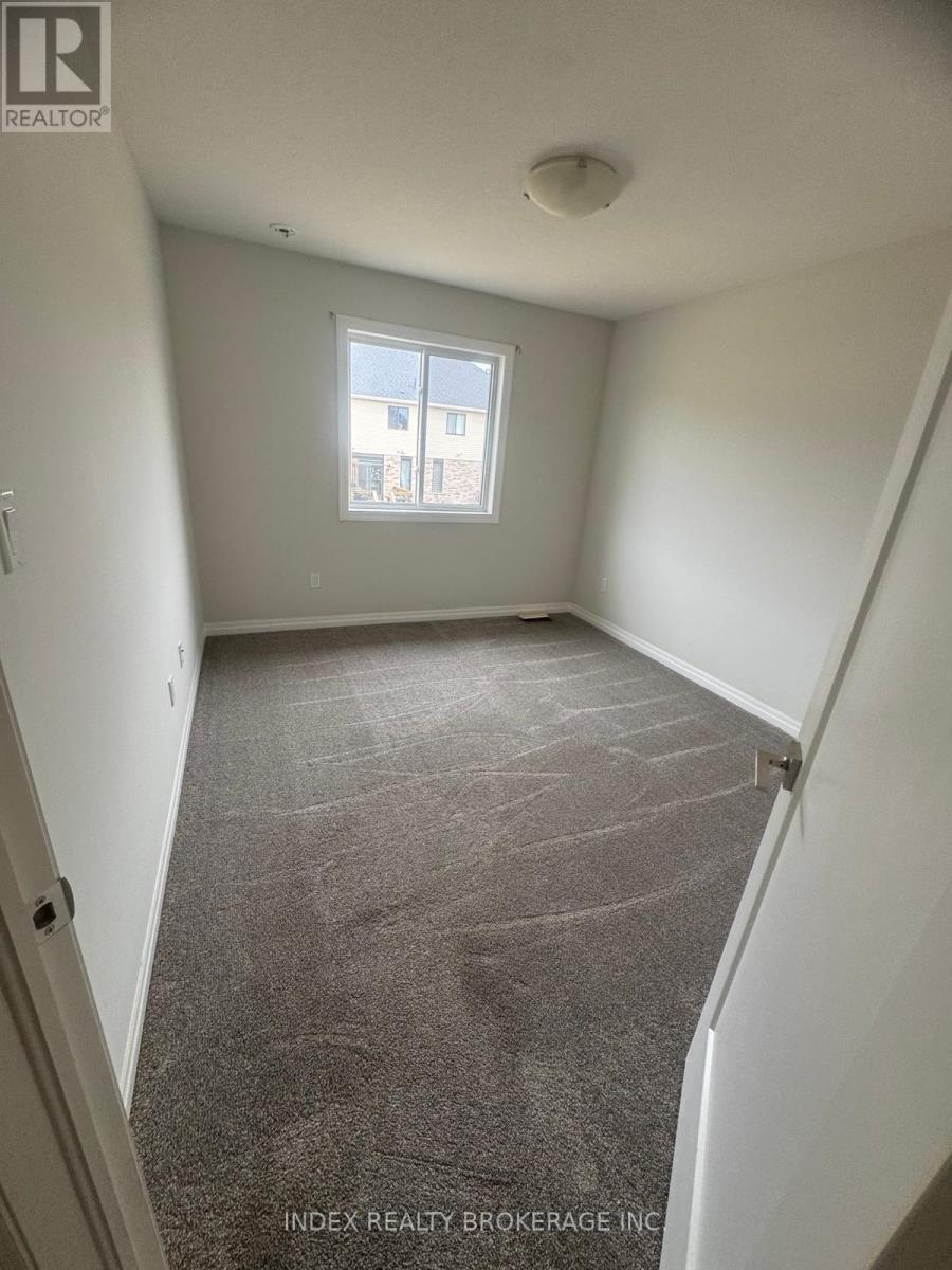 30 Keba Crescent, Tillsonburg, Ontario  N4G 0K7 - Photo 3 - X12930174