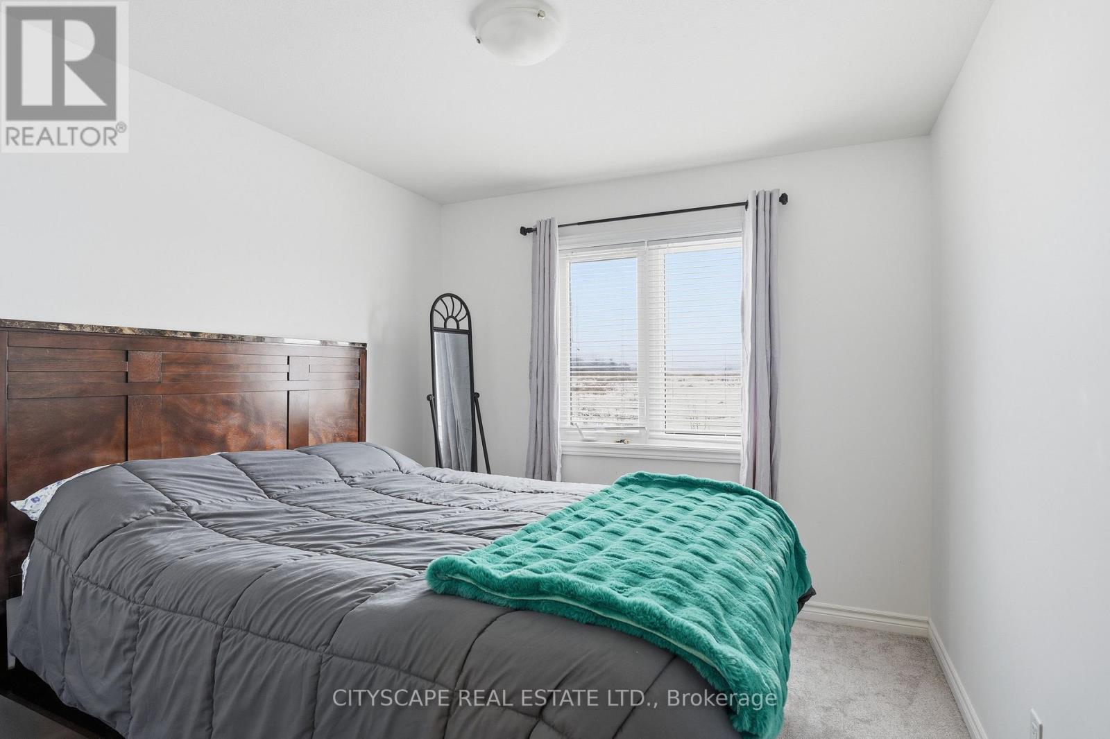 35 Woodedge Circle, Kitchener, Ontario  N2R 0P8 - Photo 23 - X12930206