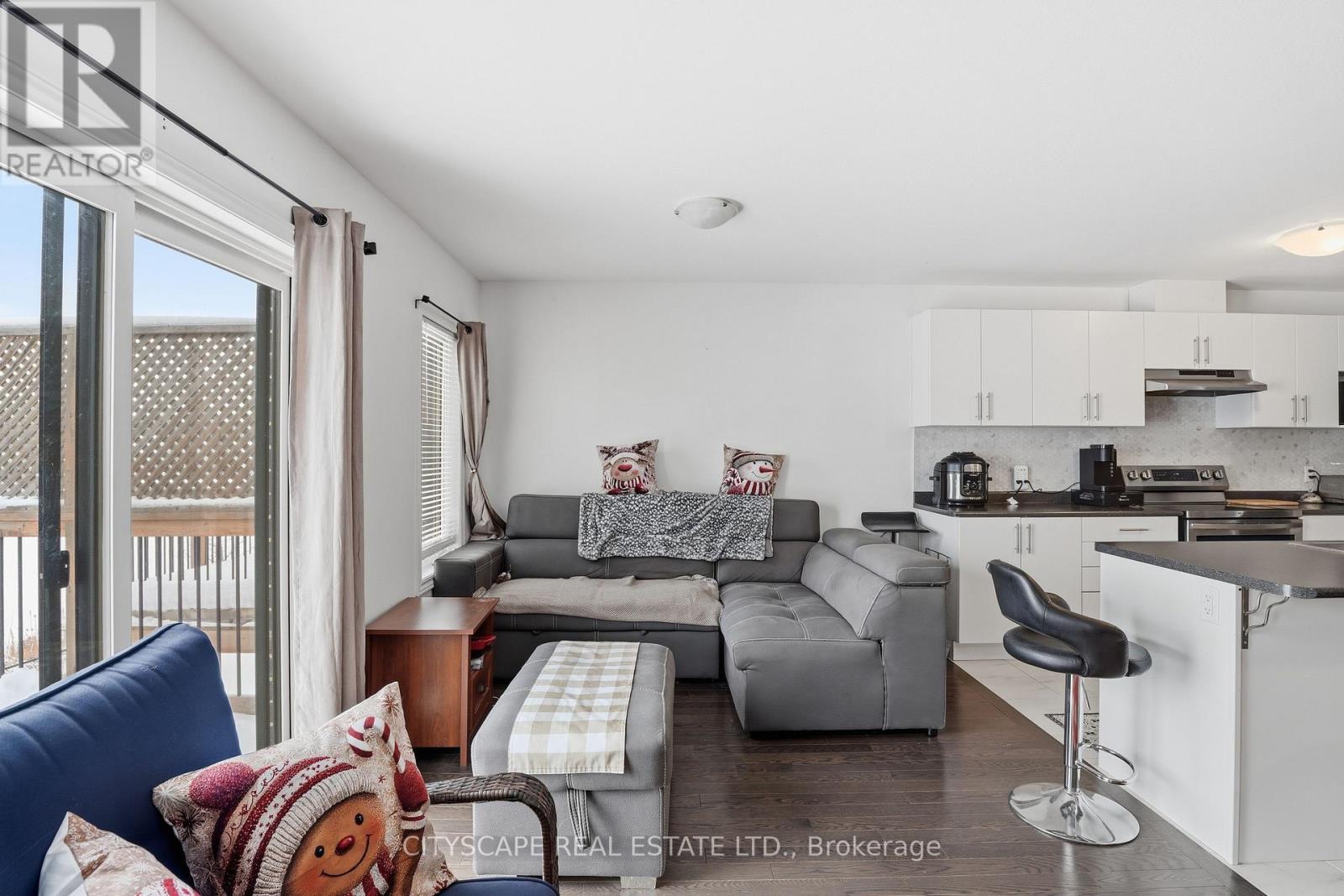 35 Woodedge Circle, Kitchener, Ontario  N2R 0P8 - Photo 7 - X12930206