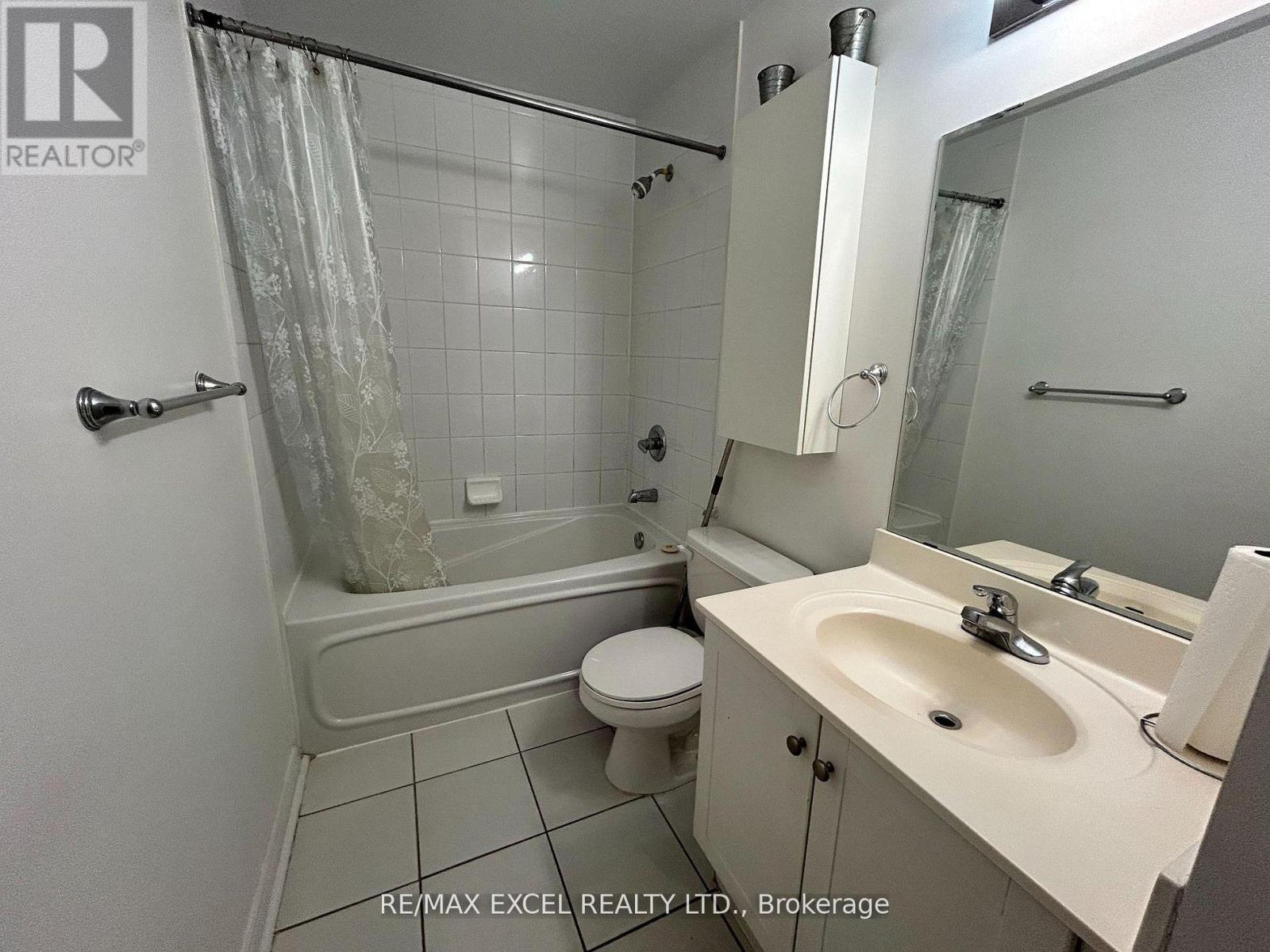 Gv18 - 8 Rean Drive, Toronto (Bayview Village), Ontario  M2K 3B9 - Photo 4 - C12749724