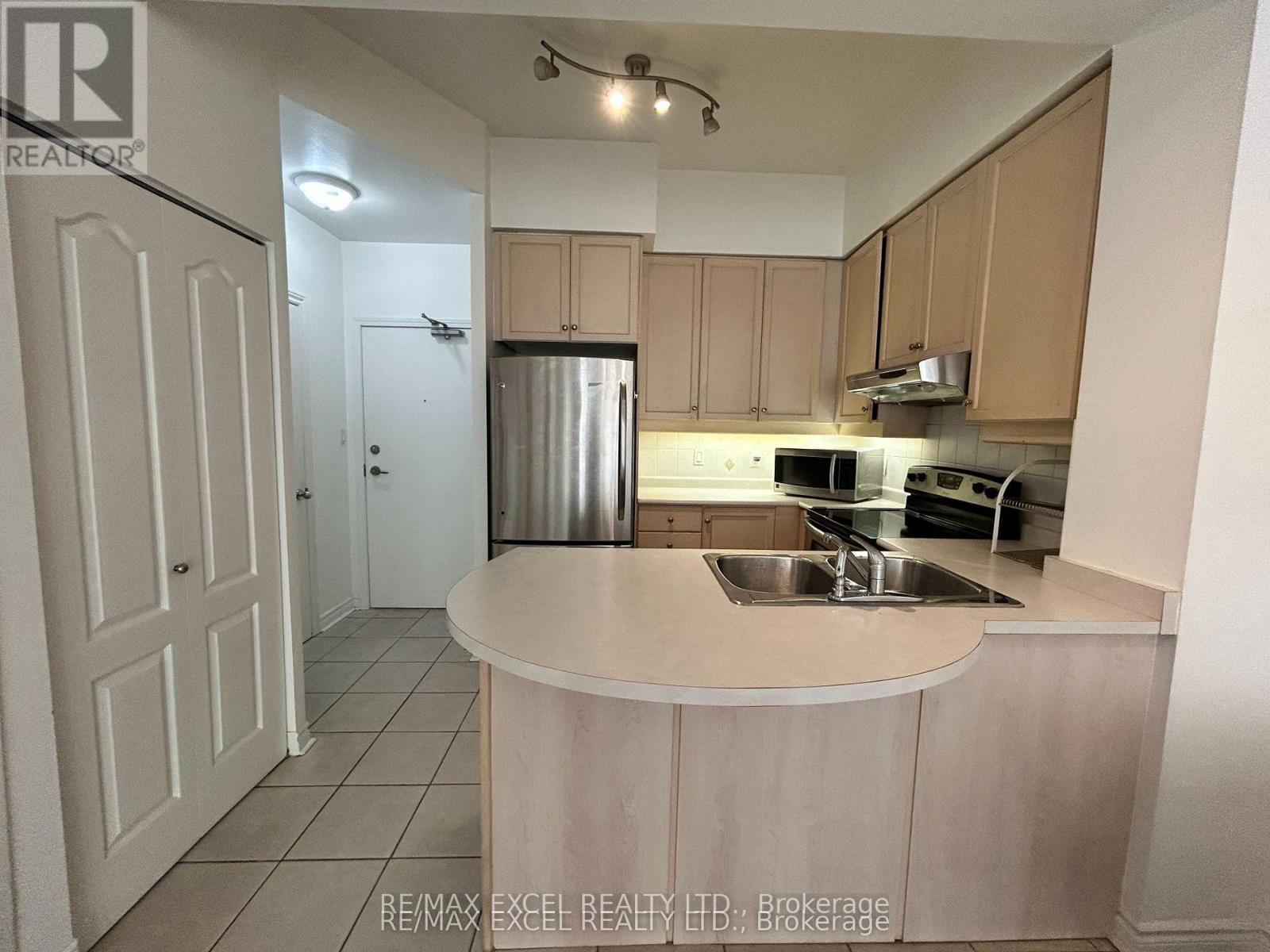 Gv18 - 8 Rean Drive, Toronto (Bayview Village), Ontario  M2K 3B9 - Photo 2 - C12749724