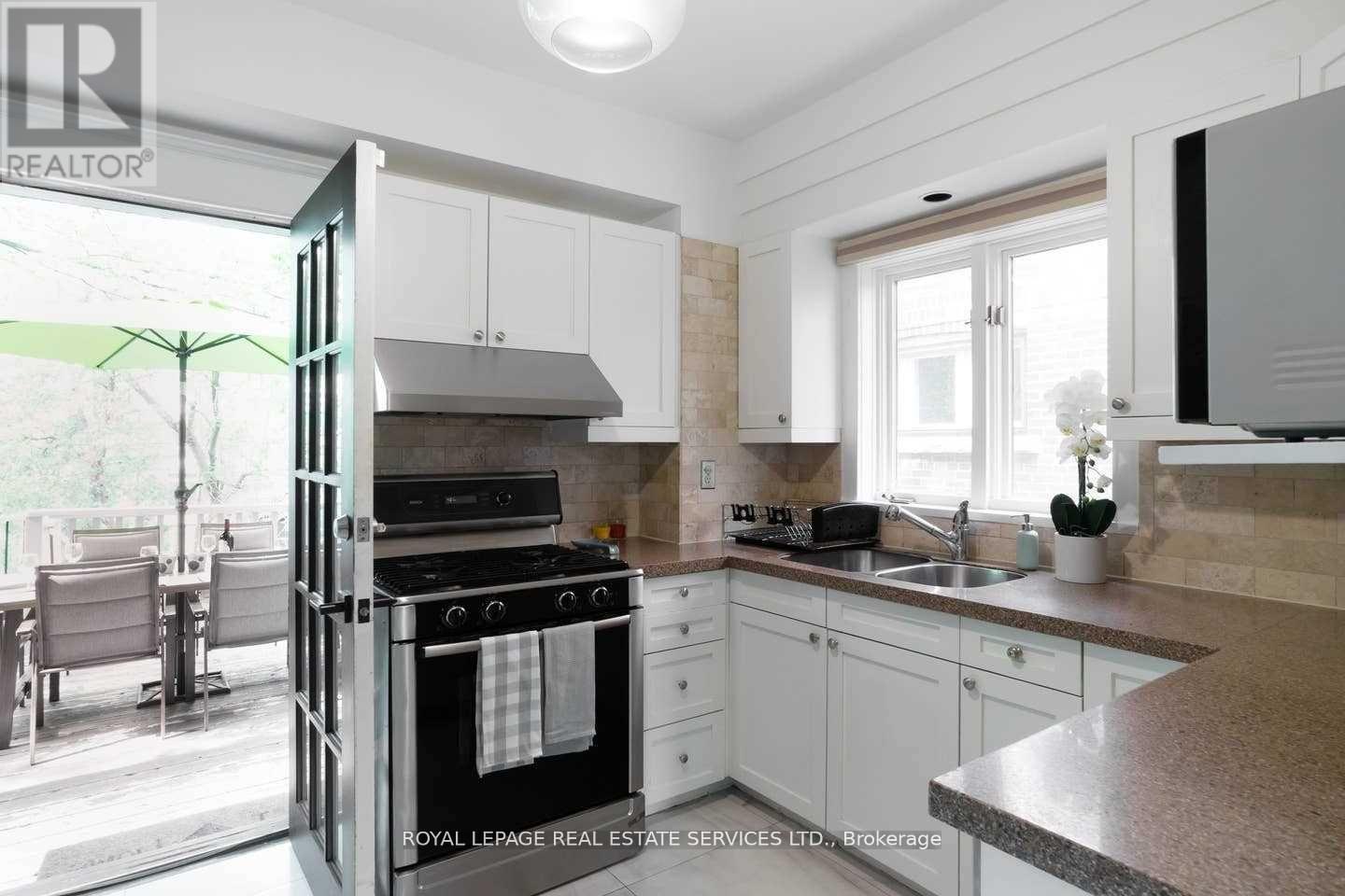 110 Manor Road E, Toronto, Ontario  M4S 1P8 - Photo 8 - C12928626