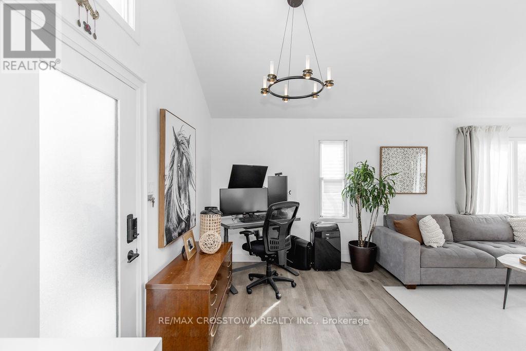 741 Cedarvale Drive, Innisfil, Ontario  L9S 4L2 - Photo 10 - N12928674