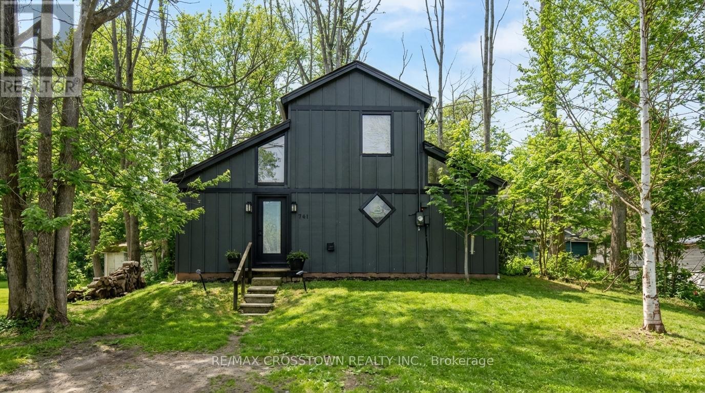 741 Cedarvale Drive, Innisfil, Ontario  L9S 4L2 - Photo 2 - N12928674