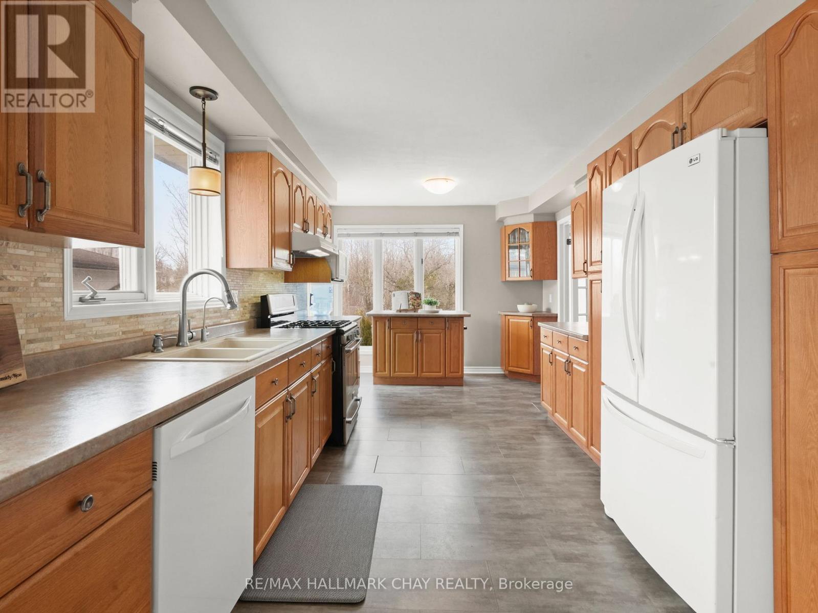 2209 Spring Street, Innisfil, Ontario  L9S 2B6 - Photo 10 - N12928598