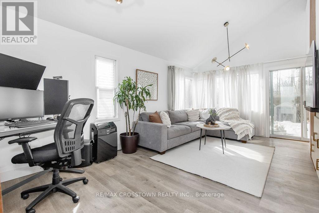 741 Cedarvale Drive, Innisfil, Ontario  L9S 4L2 - Photo 9 - N12928674