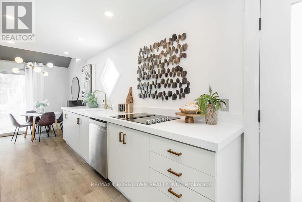 741 Cedarvale Drive, Innisfil, Ontario  L9S 4L2 - Photo 13 - N12928674