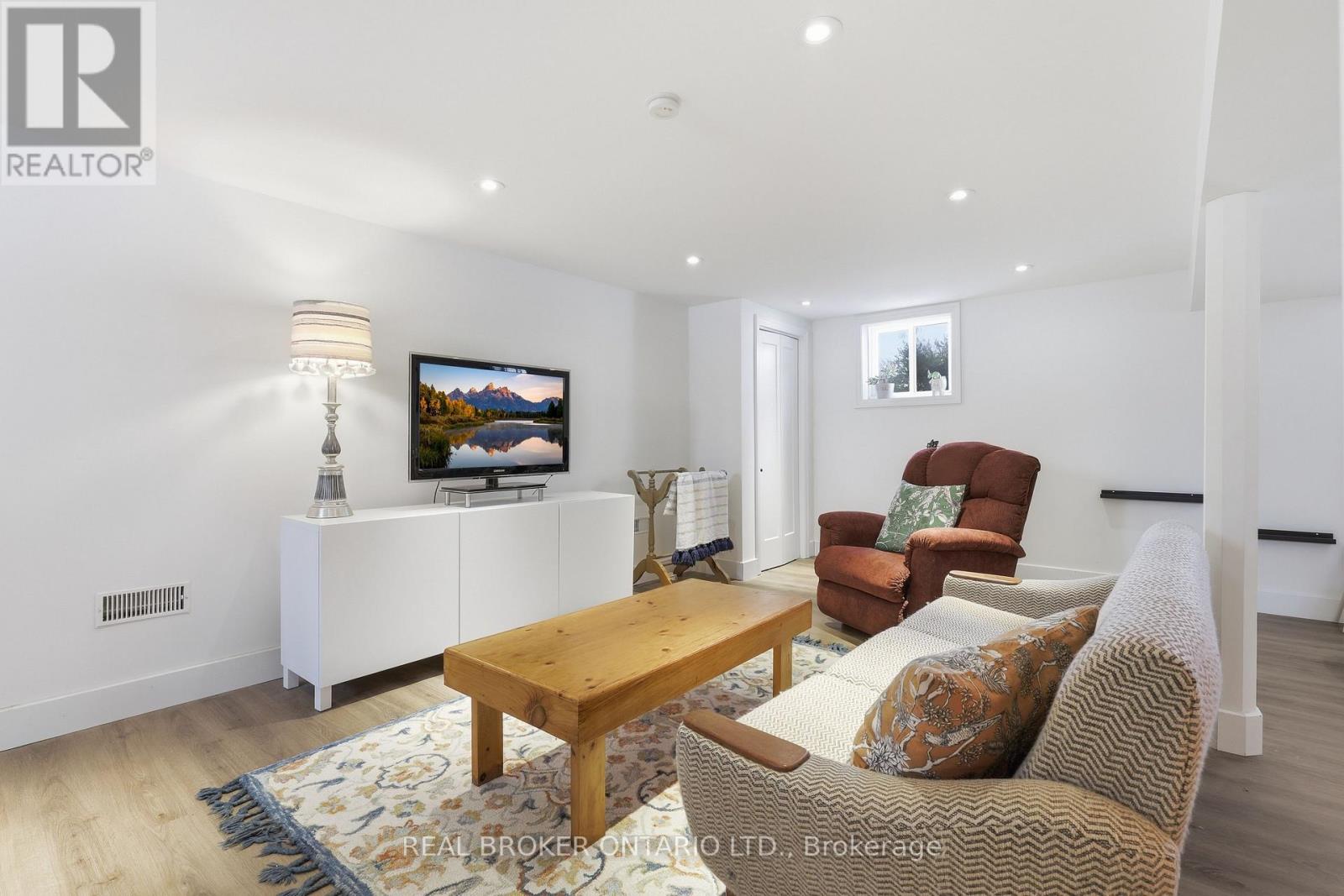 9 Pine Park Boulevard, Adjala-Tosorontio, Ontario  L0M 1J0 - Photo 26 - N12928696