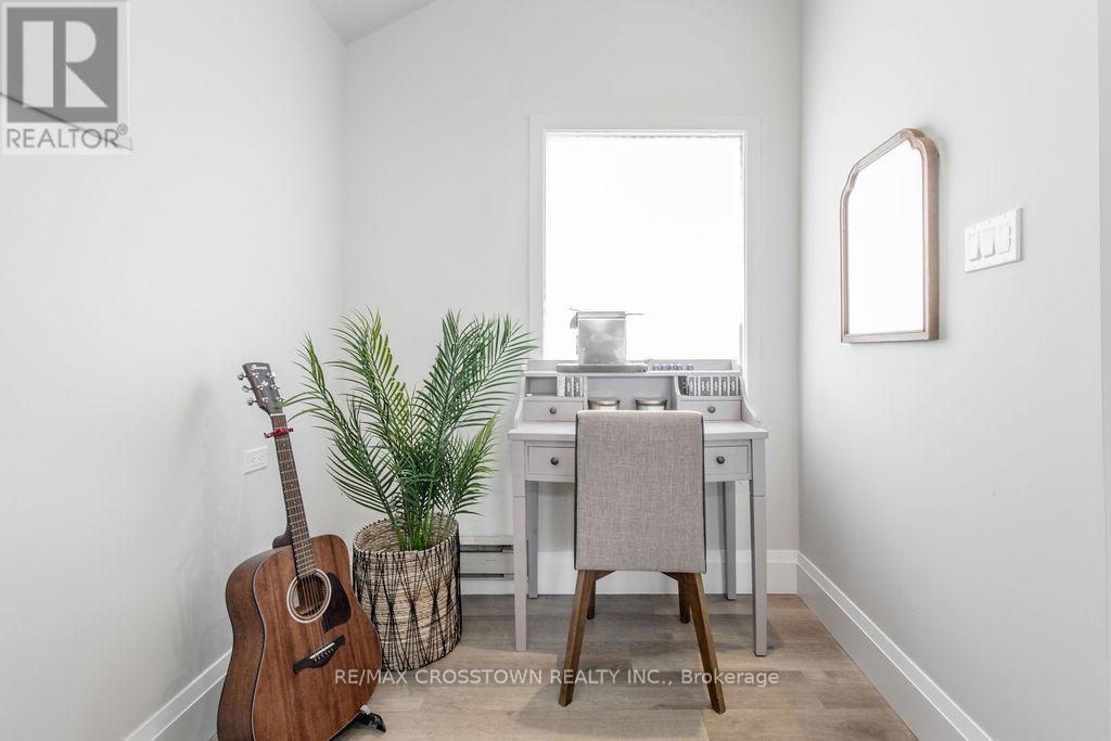 741 Cedarvale Drive, Innisfil, Ontario  L9S 4L2 - Photo 29 - N12928674