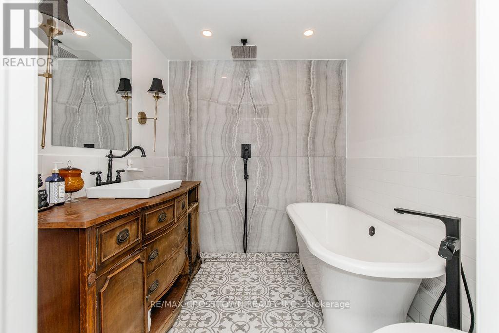 741 Cedarvale Drive, Innisfil, Ontario  L9S 4L2 - Photo 24 - N12928674