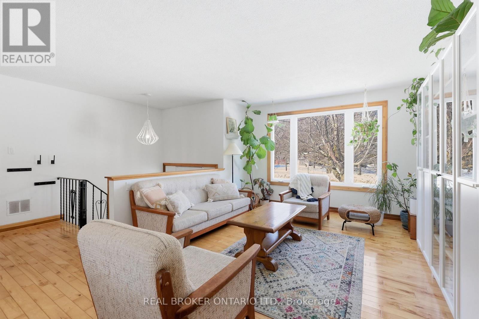 9 Pine Park Boulevard, Adjala-Tosorontio, Ontario  L0M 1J0 - Photo 11 - N12928696