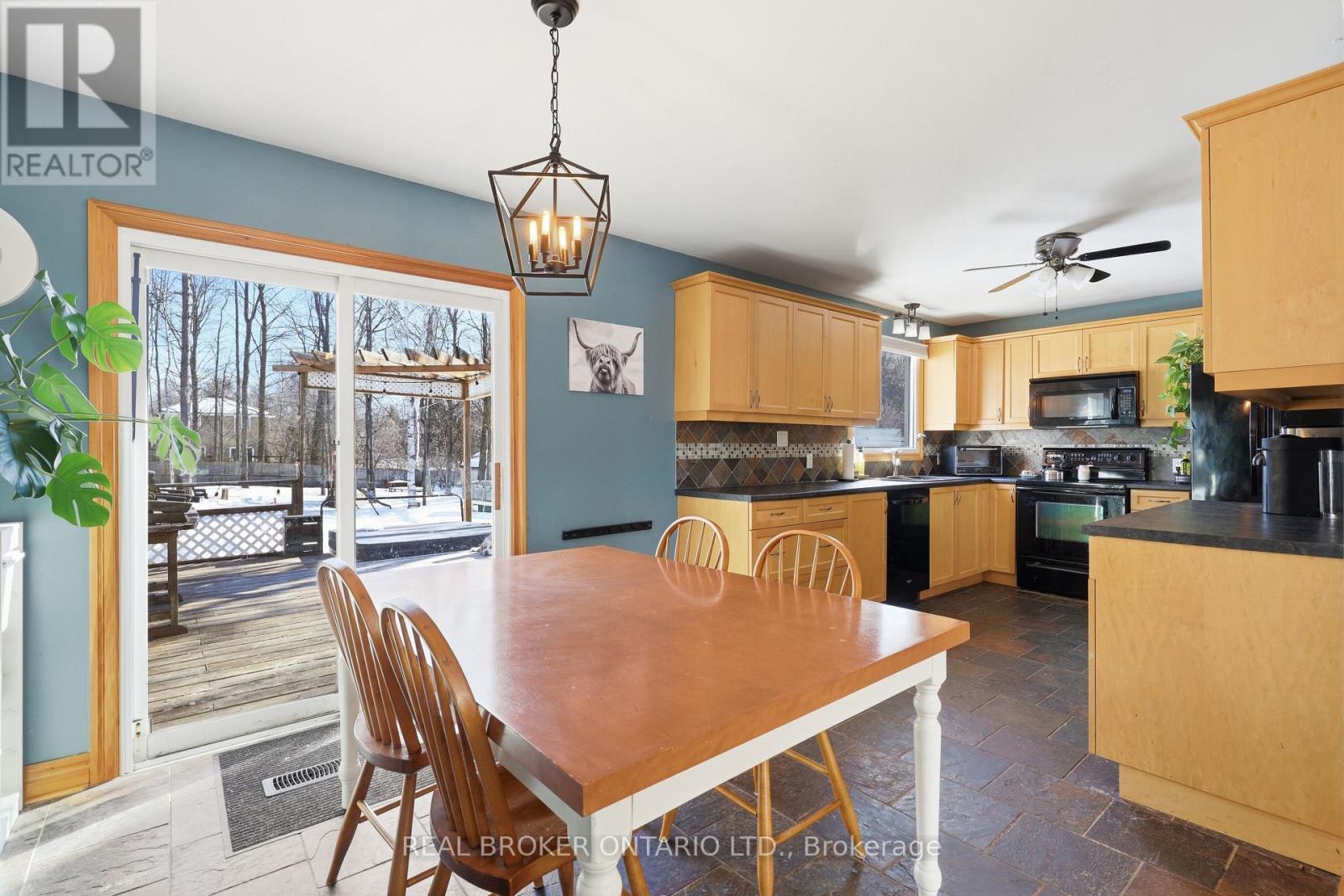 9 Pine Park Boulevard, Adjala-Tosorontio, Ontario  L0M 1J0 - Photo 8 - N12928696