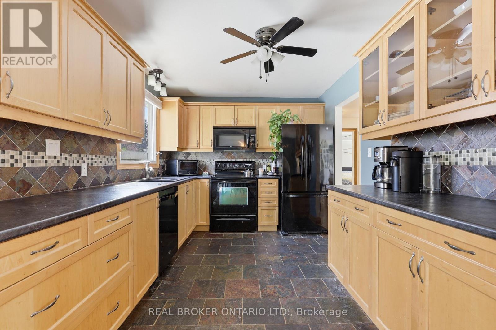 9 Pine Park Boulevard, Adjala-Tosorontio, Ontario  L0M 1J0 - Photo 5 - N12928696