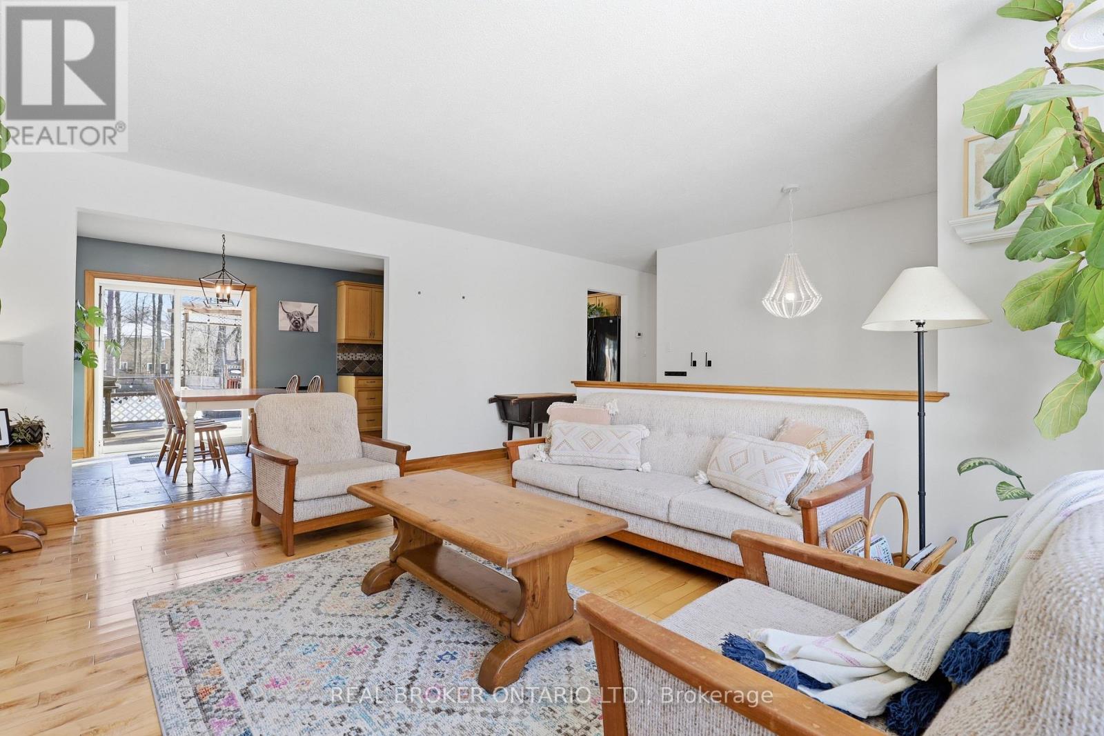 9 Pine Park Boulevard, Adjala-Tosorontio, Ontario  L0M 1J0 - Photo 10 - N12928696