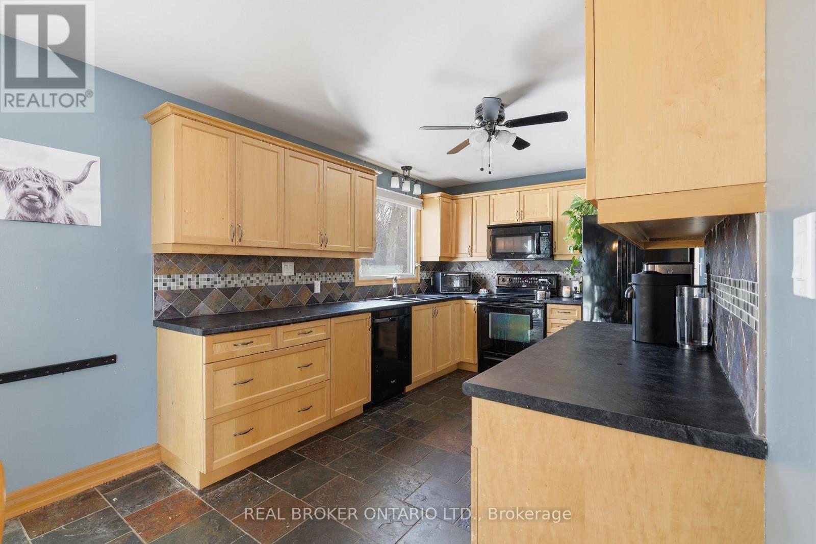 9 Pine Park Boulevard, Adjala-Tosorontio, Ontario  L0M 1J0 - Photo 4 - N12928696