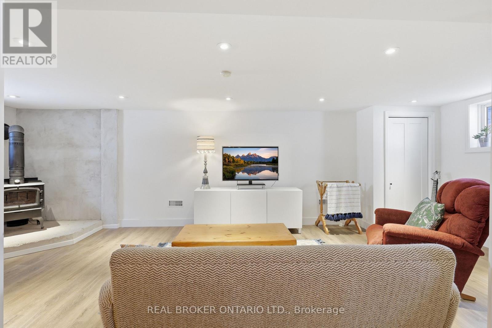 9 Pine Park Boulevard, Adjala-Tosorontio, Ontario  L0M 1J0 - Photo 29 - N12928696