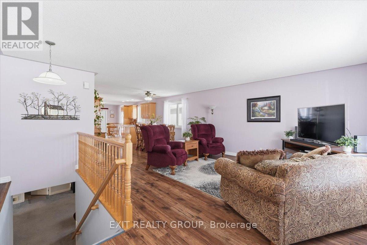 14 Stonegate Crescent, Quinte West, Ontario  K0K 2C0 - Photo 8 - X12930284