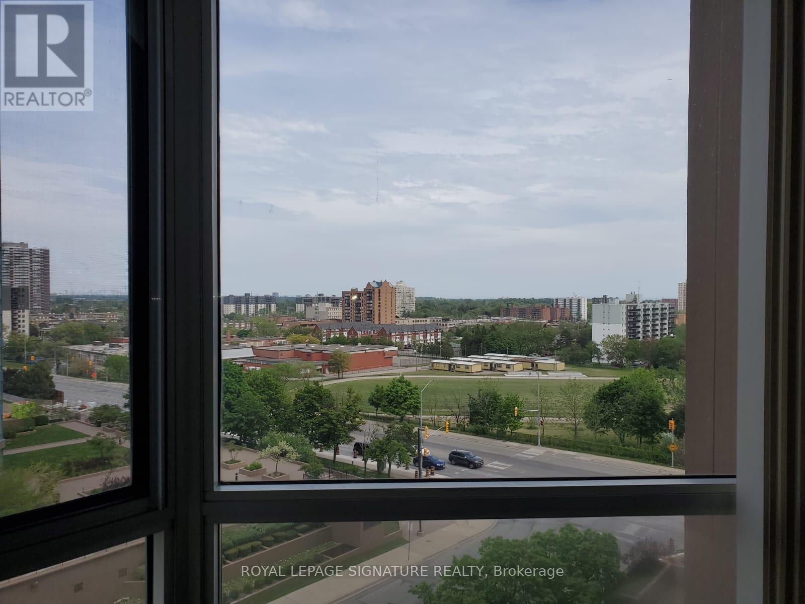 709 - 145 Hillcrest Avenue, Mississauga, Ontario  L5B 3Z1 - Photo 3 - W12842642