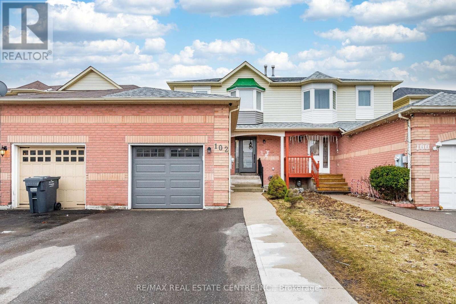 102 Timberlane Drive, Brampton, Ontario  L6Y 4V7 - Photo 4 - W12928270
