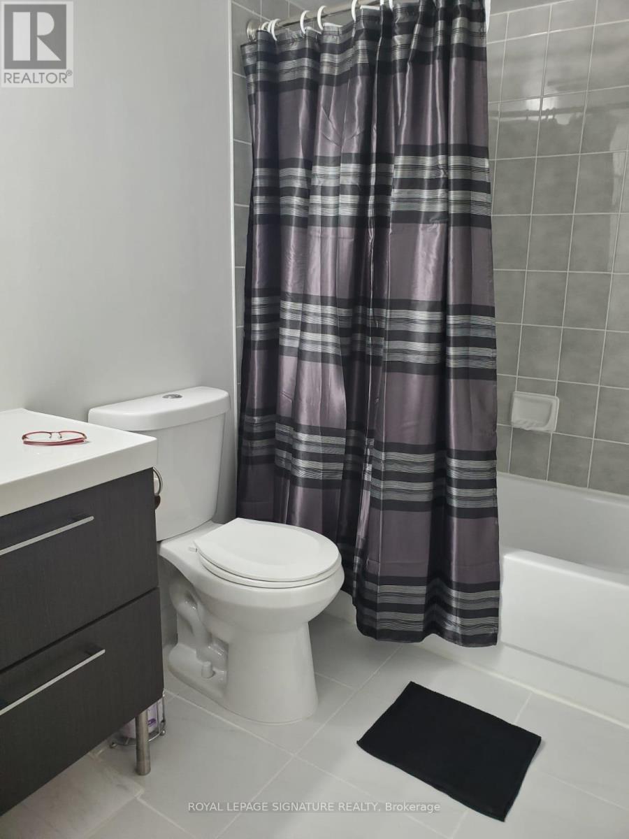 709 - 145 Hillcrest Avenue, Mississauga, Ontario  L5B 3Z1 - Photo 4 - W12842642