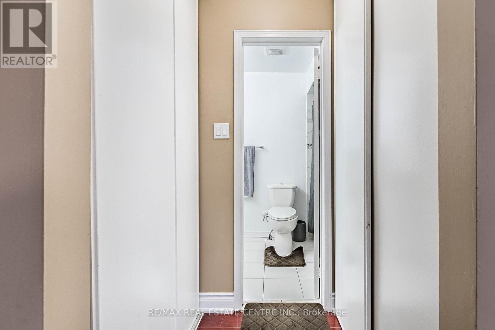 102 Timberlane Drive, Brampton, Ontario  L6Y 4V7 - Photo 21 - W12928270