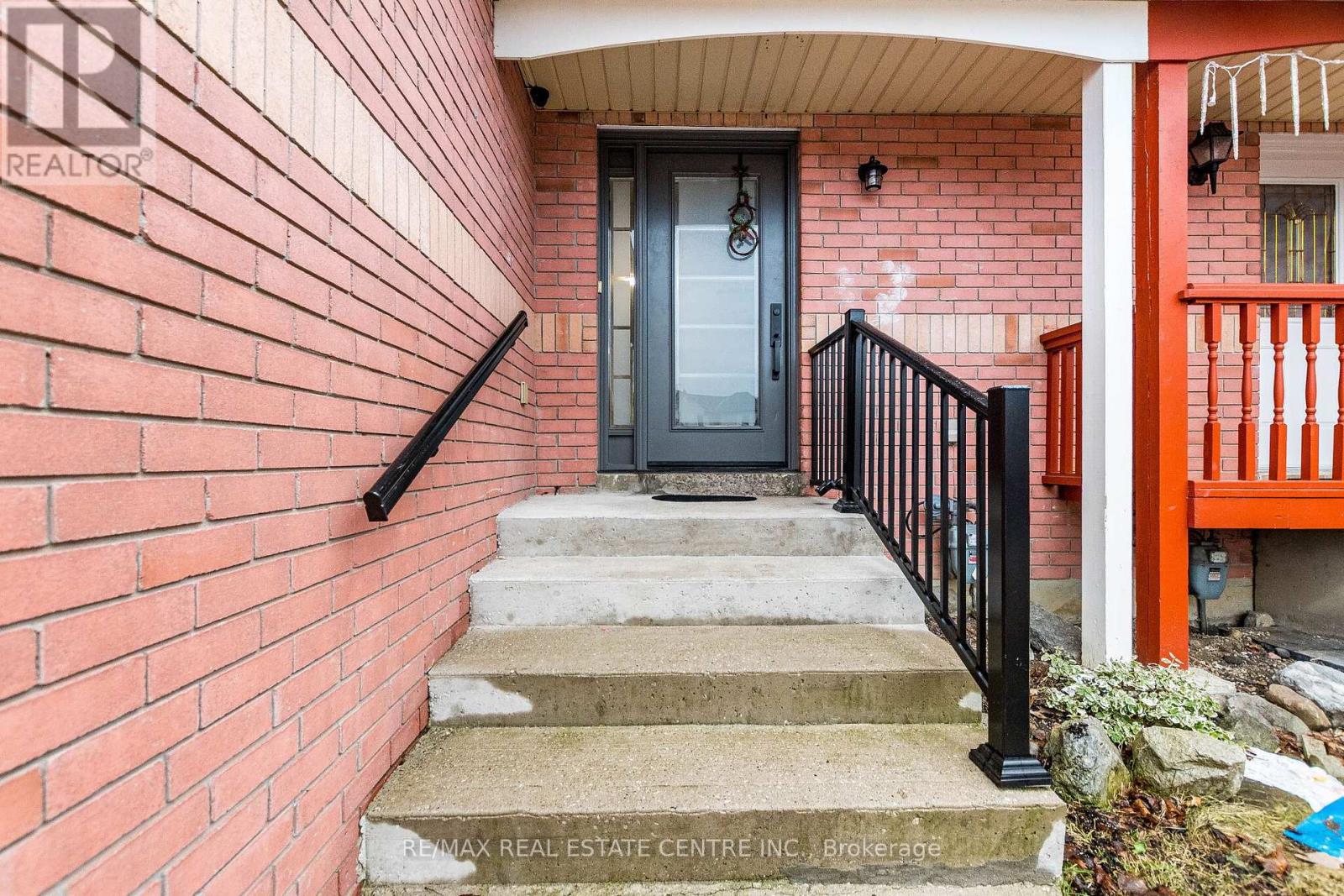 102 Timberlane Drive, Brampton, Ontario  L6Y 4V7 - Photo 6 - W12928270