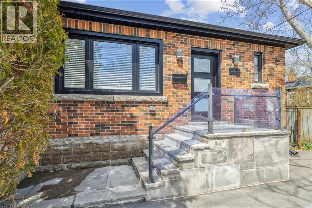 2113 New Street, Burlington, Ontario  L7R 1H7 - Photo 2 - 40815681