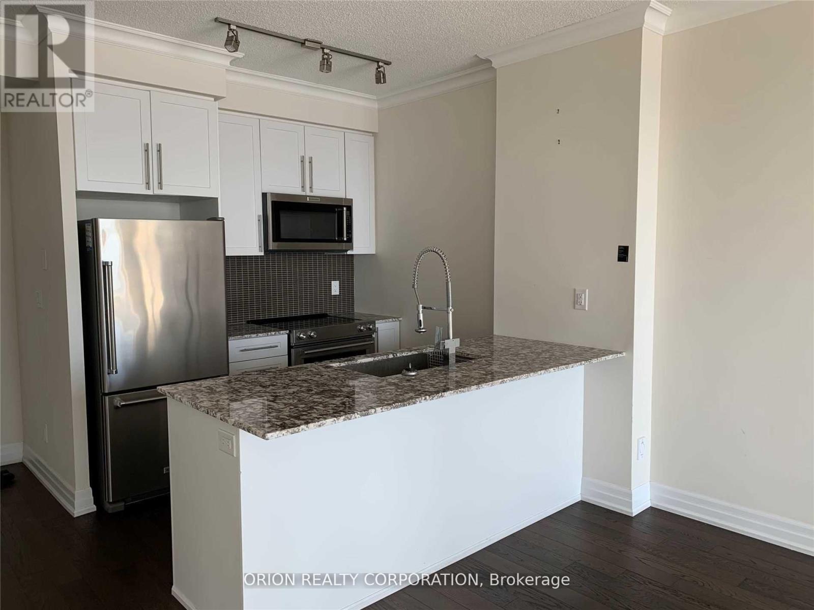 4209 - 4011 Brickstone Mews, Mississauga, Ontario  L5B 0J7 - Photo 4 - W12928596