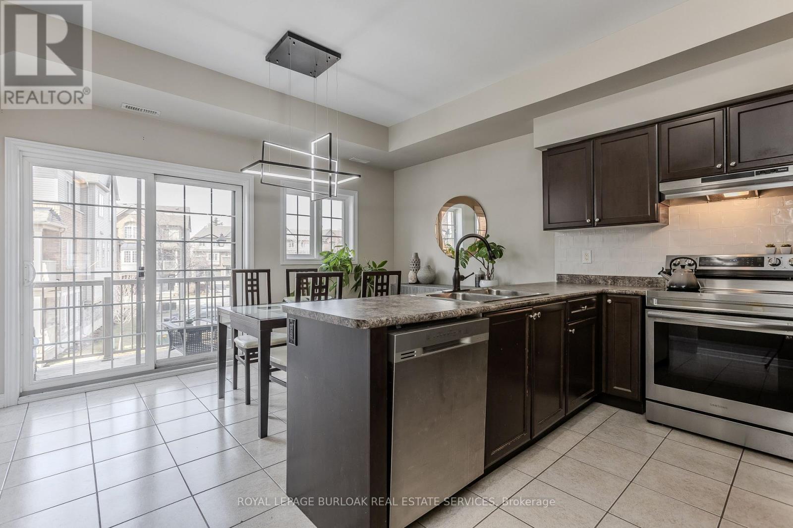 26 - 1401 Plains Road, Burlington, Ontario  L7R 0C2 - Photo 12 - W12928622