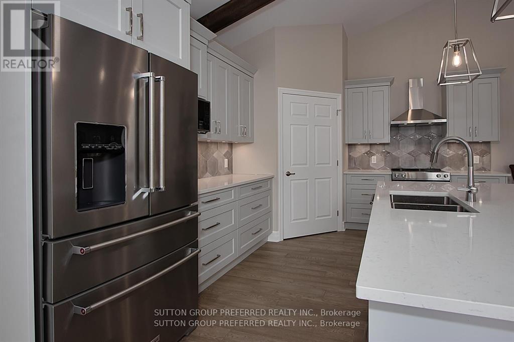 114 Barons Court, Central Elgin, Ontario N0L 1B0 - Photo 10 - X12930248