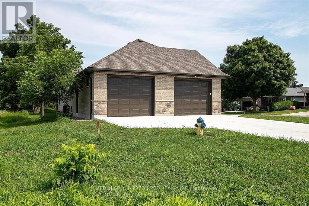 114 Barons Court, Central Elgin, Ontario N0L 1B0 - Photo 29 - X12930248