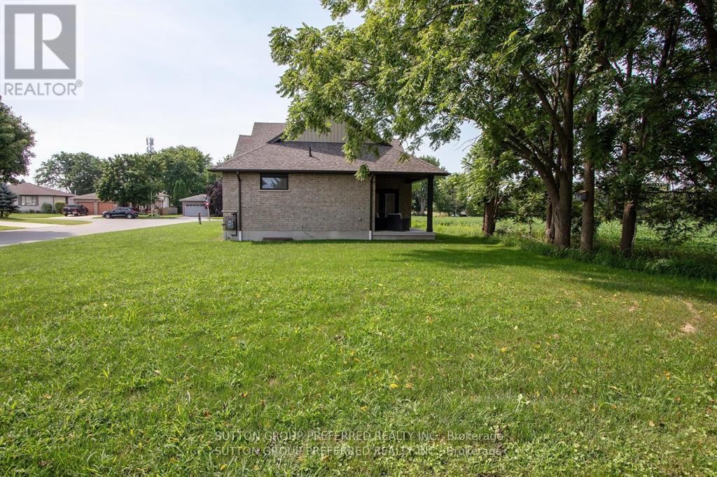 114 Barons Court, Central Elgin, Ontario N0L 1B0 - Photo 32 - X12930248