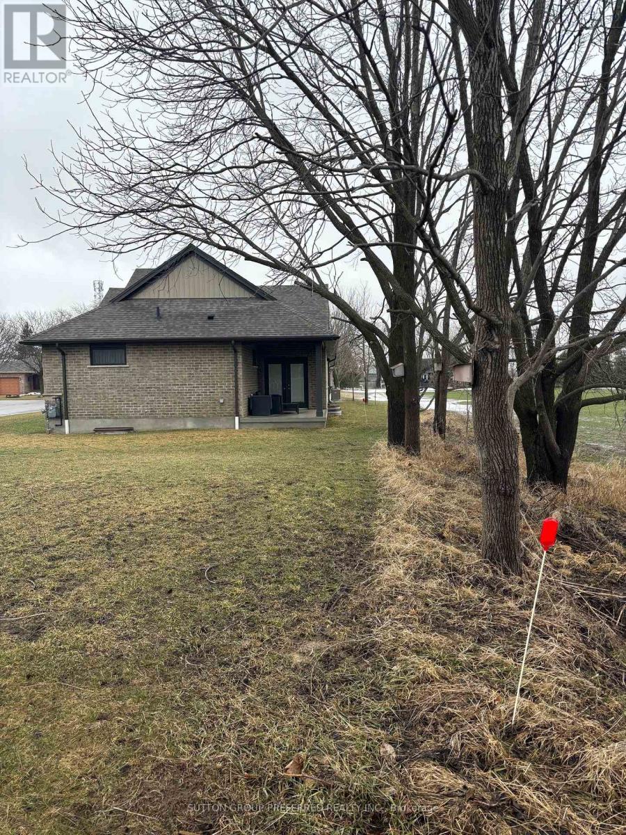 114 Barons Court, Central Elgin, Ontario N0L 1B0 - Photo 34 - X12930248