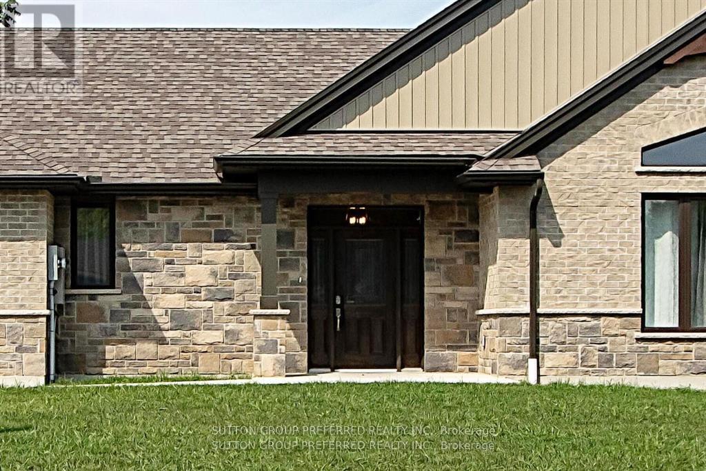 114 Barons Court, Central Elgin, Ontario N0L 1B0 - Photo 4 - X12930248