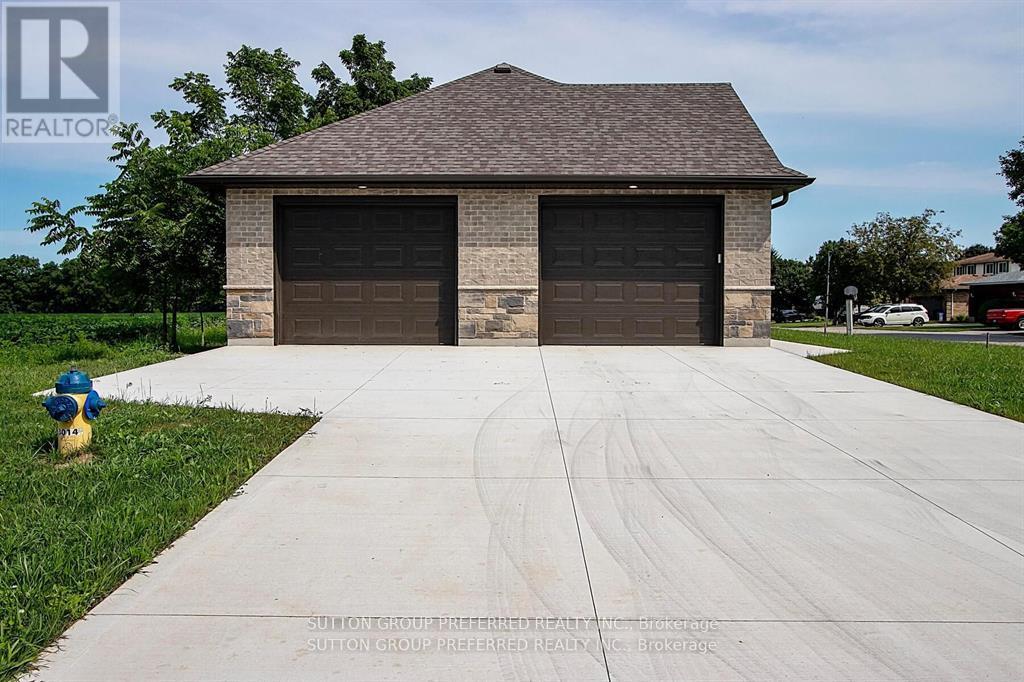 114 Barons Court, Central Elgin, Ontario N0L 1B0 - Photo 5 - X12930248