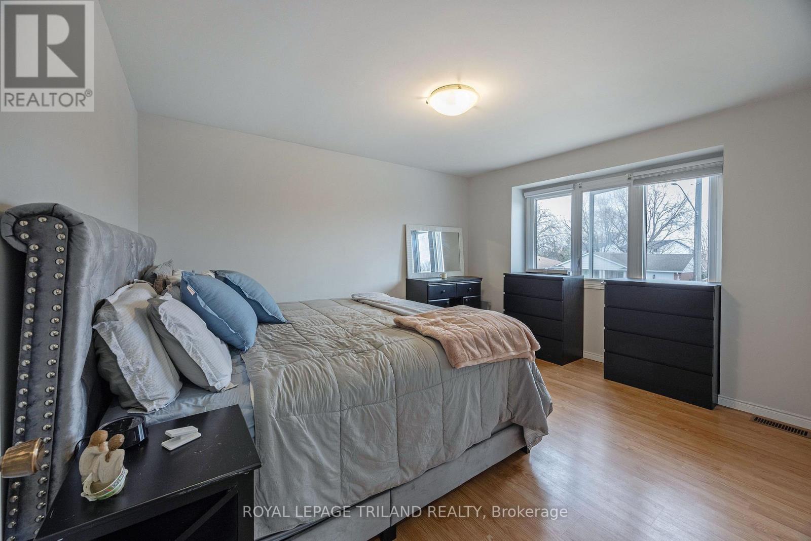 24 Farmington Drive, St. Thomas, Ontario  N5R 5X4 - Photo 12 - X12930298