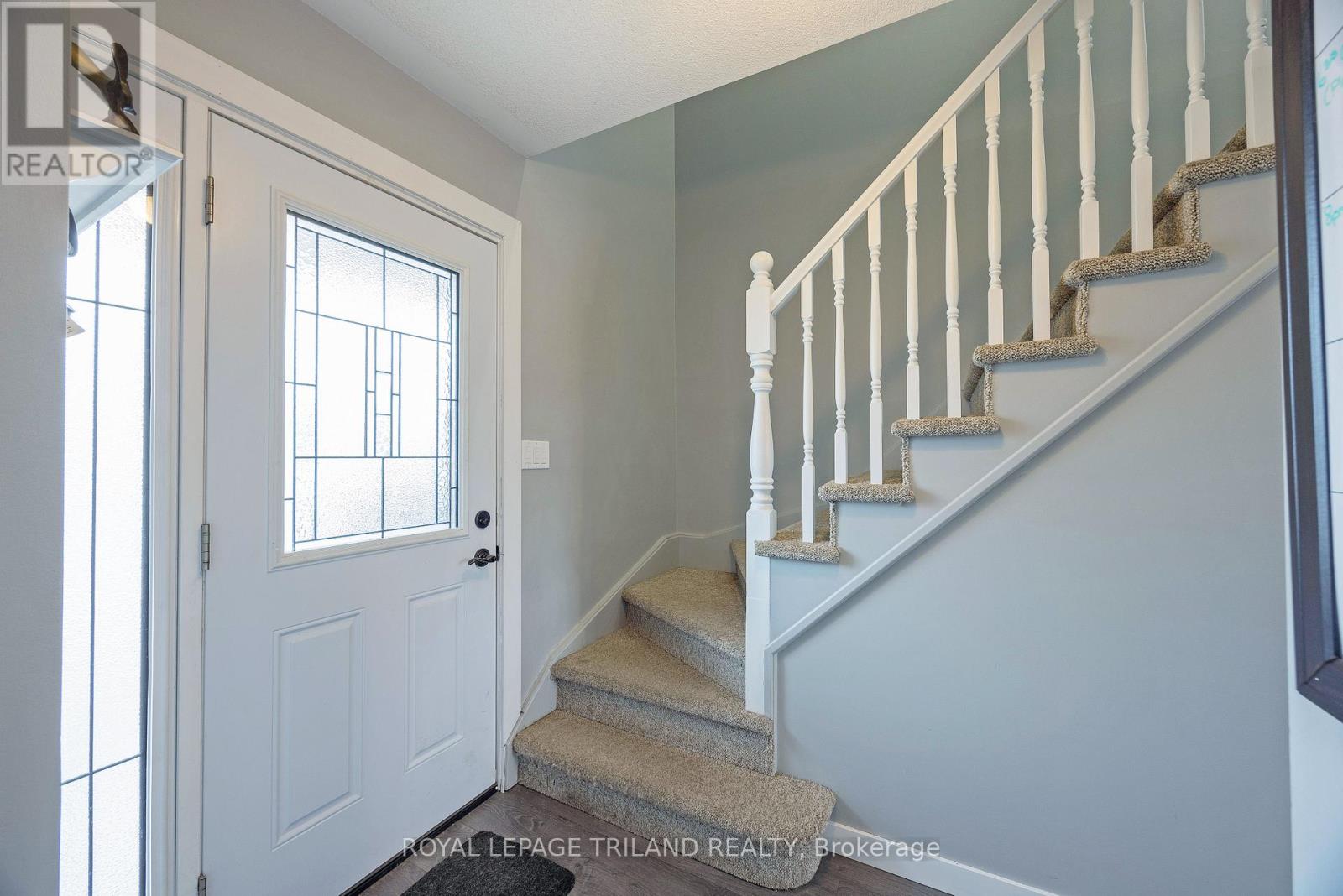 24 Farmington Drive, St. Thomas, Ontario  N5R 5X4 - Photo 2 - X12930298