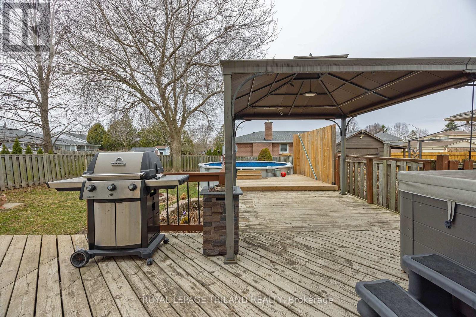 24 Farmington Drive, St. Thomas, Ontario  N5R 5X4 - Photo 22 - X12930298