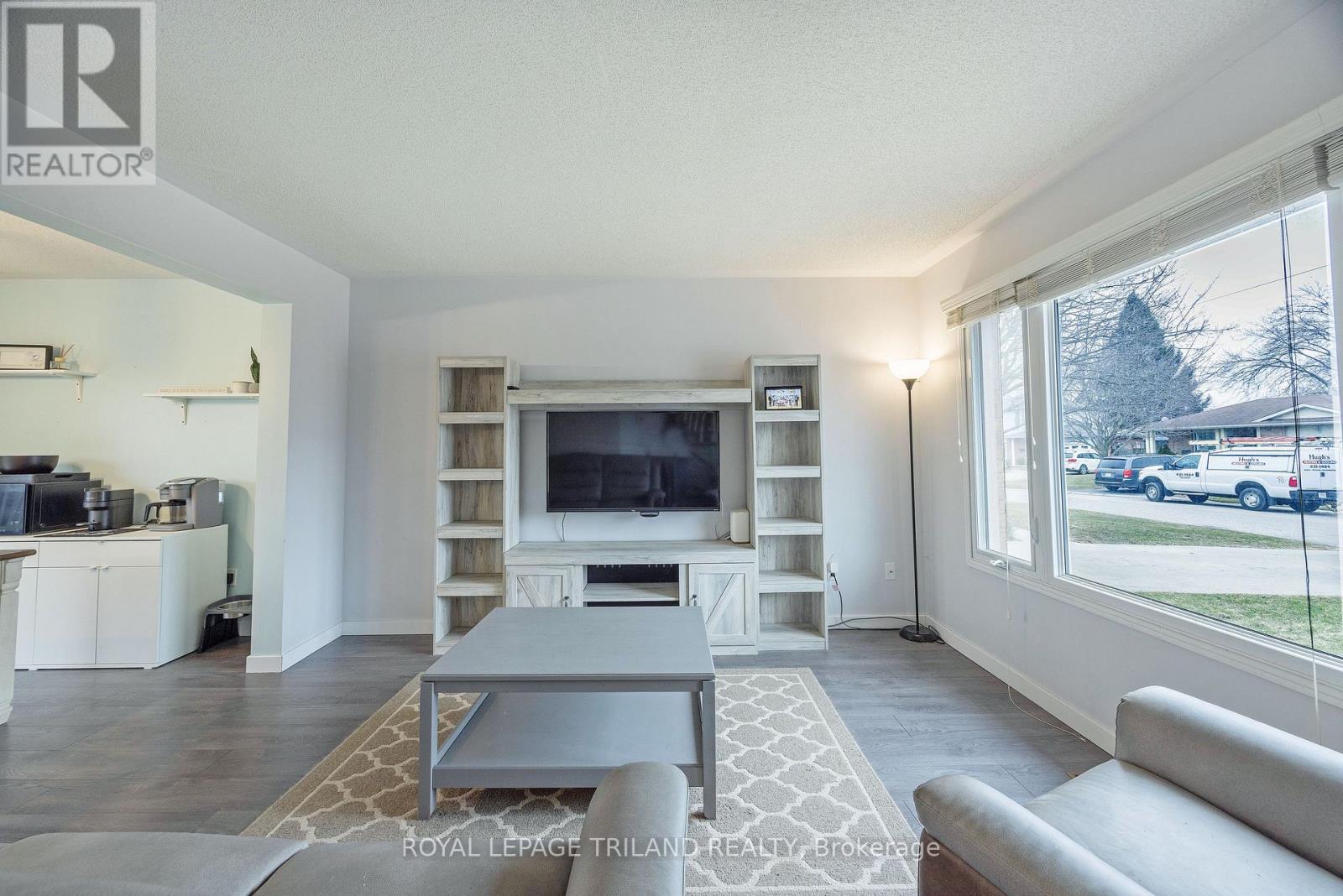 24 Farmington Drive, St. Thomas, Ontario  N5R 5X4 - Photo 4 - X12930298