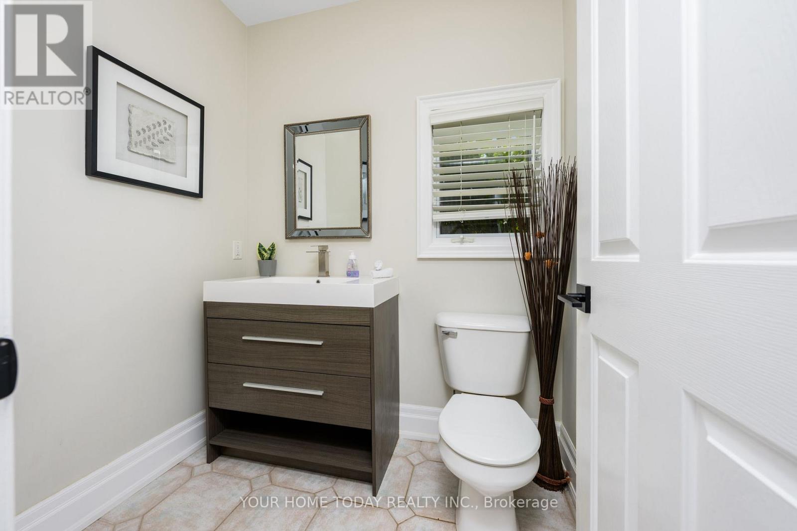 21 Turtle Lake Drive, Halton Hills, Ontario  L7J 2W7 - Photo 20 - W12928654