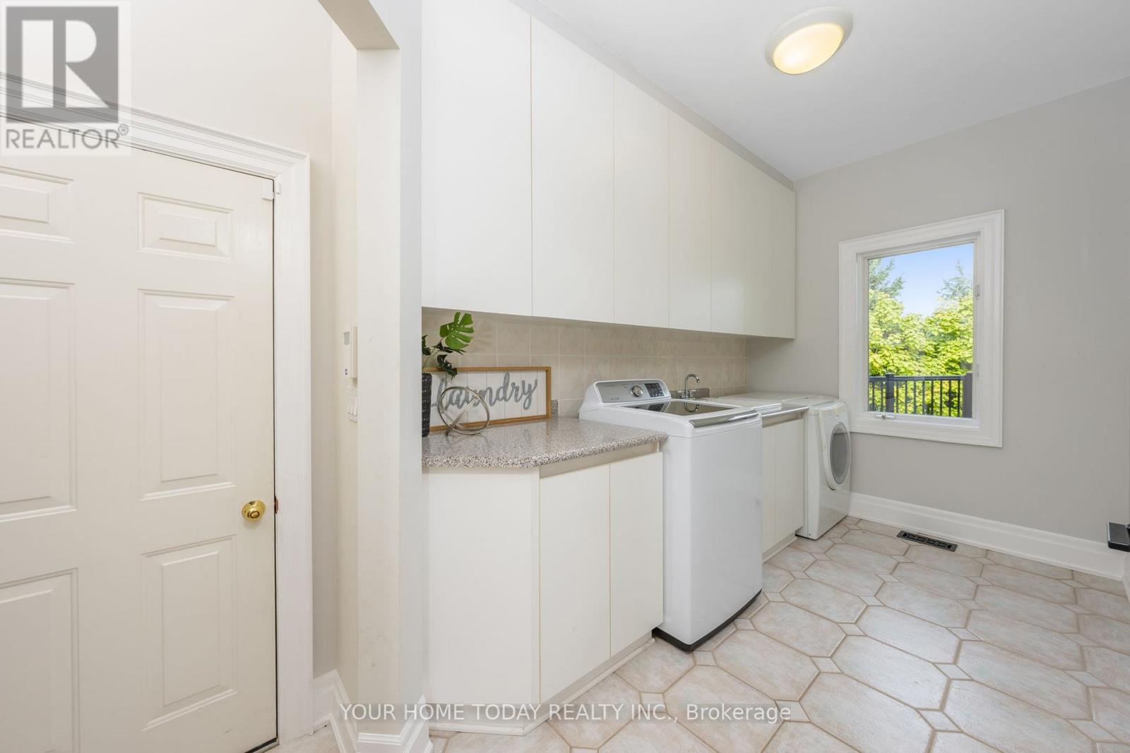 21 Turtle Lake Drive, Halton Hills, Ontario  L7J 2W7 - Photo 21 - W12928654