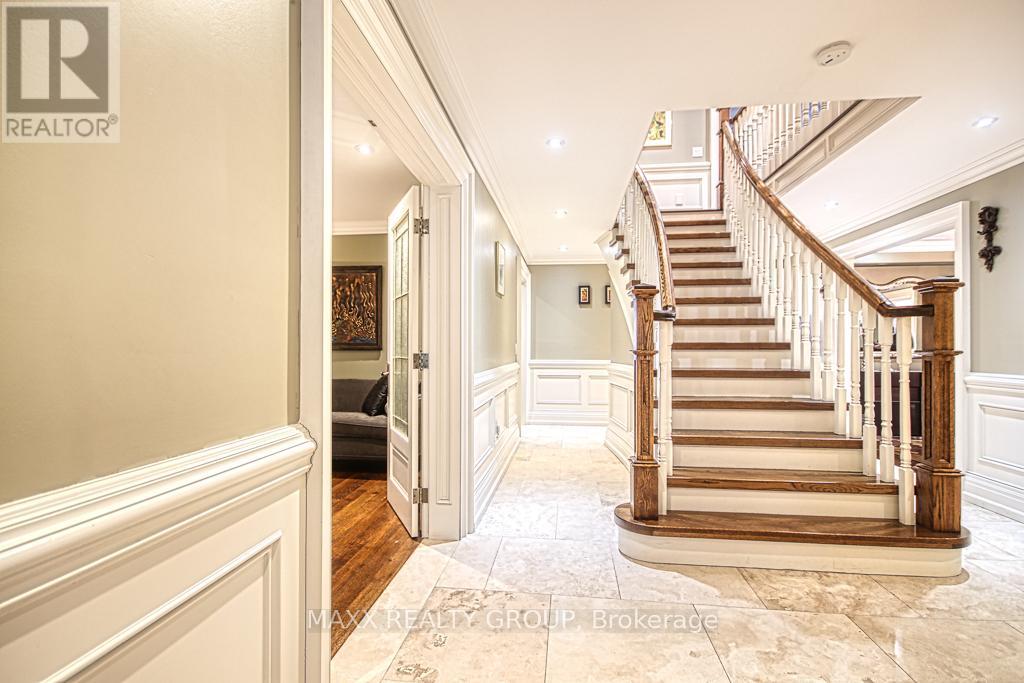 3650 Baird Court, Mississauga, Ontario  L5L 4T4 - Photo 4 - W12928676