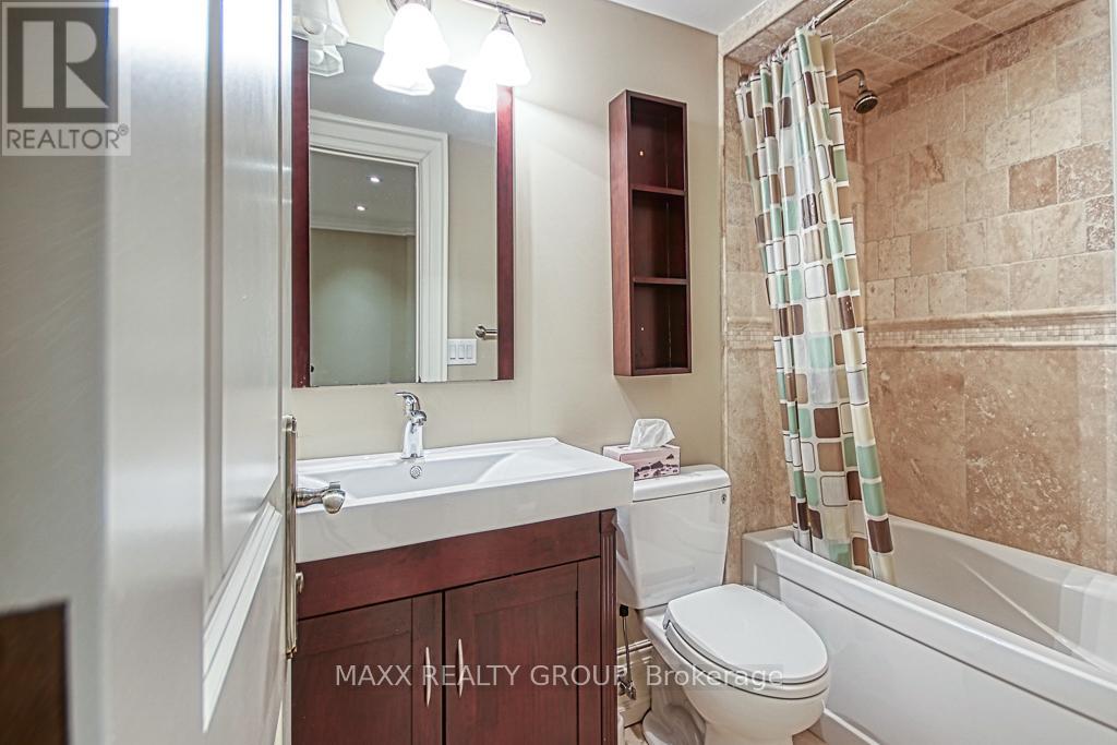 3650 Baird Court, Mississauga, Ontario  L5L 4T4 - Photo 47 - W12928676